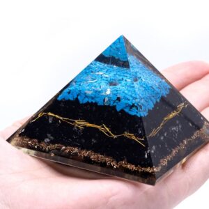 Pirámide de Orgonita Lrg 70mm - Gemas Chakra - Turquesa y Turmalina Negra - 70 mm